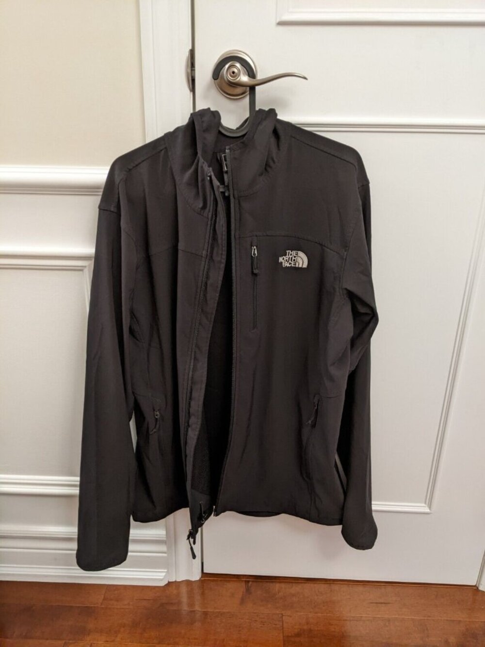 The North Face men's medium black light jacket